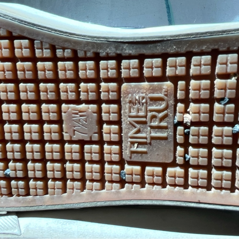 Time and Tru Black and White Athletic Shoes 7.5 Memory Foam - Picture 7 of 8